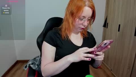 Snapshot of lay_lah chatting on 01.08.26 laylaah online show from 01.08.26