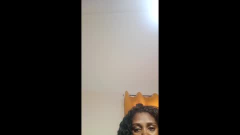 Snapshot of layannek chatting on 09.19.25 layannek online show from 09.19.25