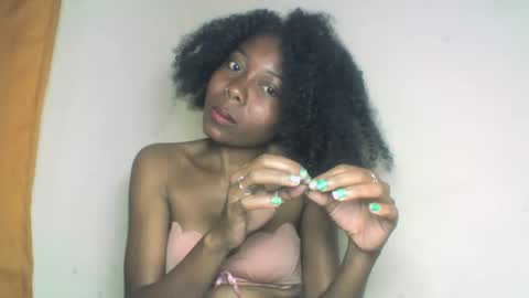 Snapshot of layannek chatting on 09.20.25 layannek online show from 09.20.25