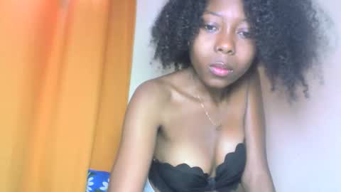 Snapshot of layannek chatting on 09.22.25 layannek online show from 09.22.25