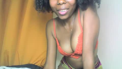 Snapshot of layannek chatting on 09.22.25 layannek online show from 09.22.25