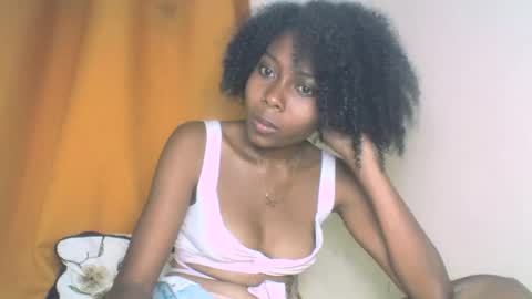 Snapshot of layannek chatting on 09.29.25 layannek online show from 09.29.25