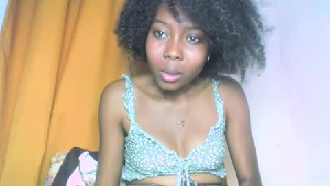 Snapshot of layannek chatting on 10.03.25 layannek online show from 10.03.25