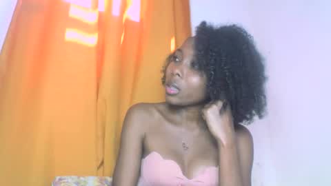 Snapshot of layannek chatting on 10.08.25 layannek online show from 10.08.25