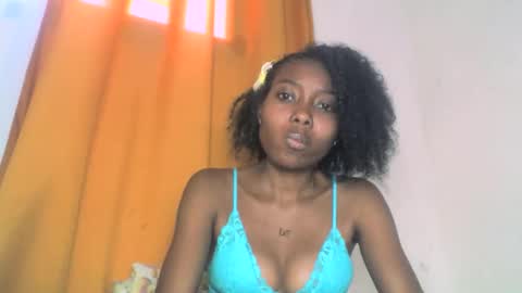 Snapshot of layannek chatting on 10.10.25 layannek online show from 10.10.25