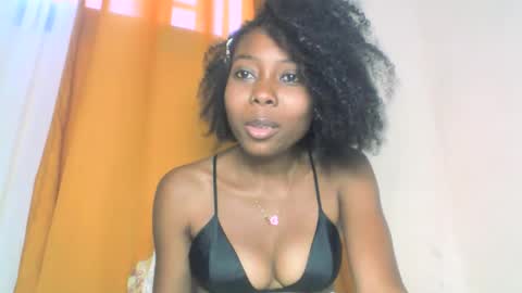 Snapshot of layannek chatting on 10.11.25 layannek online show from 10.11.25