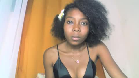 Snapshot of layannek chatting on 10.11.25 layannek online show from 10.11.25