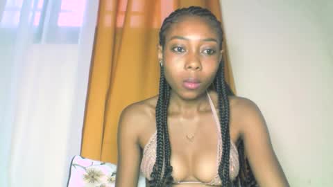 Snapshot of layannek chatting on 10.21.25 layannek online show from 10.21.25