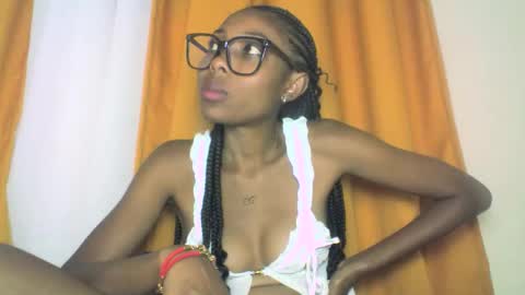 Snapshot of layannek chatting on 10.25.25 layannek online show from 10.25.25