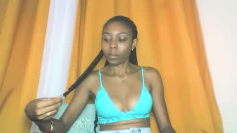 Snapshot of layannek chatting on 11.13.25 layannek online show from 11.13.25