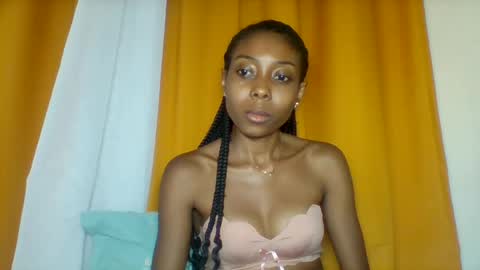 Snapshot of layannek chatting on 11.15.25 layannek online show from 11.15.25