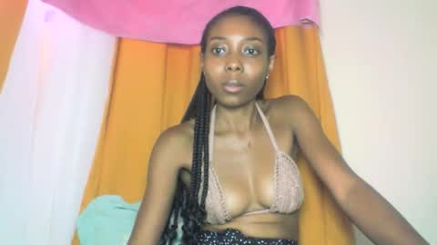 Snapshot of layannek chatting on 11.18.25 layannek online show from 11.18.25