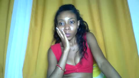 Snapshot of layannek chatting on 11.25.25 layannek online show from 11.25.25