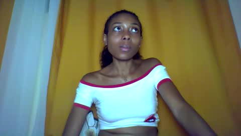 Snapshot of layannek chatting on 11.30.25 layannek online show from 11.30.25