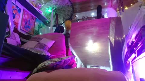 Snapshot of laye19 chatting on 12.11.24 Laye19 online show from 12.11.24