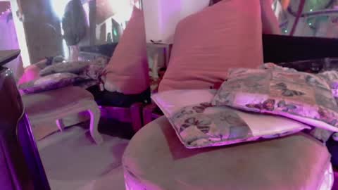 Snapshot of laye19 chatting on 01.14.25 Laye19 online show from 01.14.25