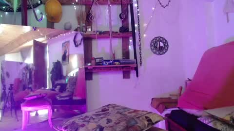 Snapshot of laye19 chatting on 01.16.25 Laye19 online show from 01.16.25