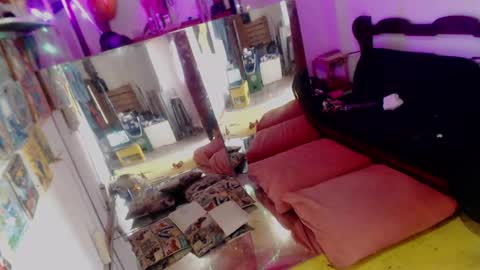 Snapshot of laye19 chatting on 01.31.25 Laye19 online show from 01.31.25