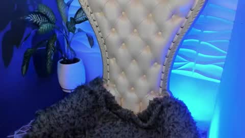 Layla online show from 11.04.25