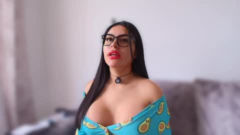 Layla online show from 04.30.26