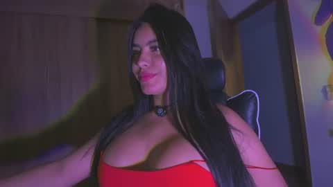Snapshot of layla_nicols chatting on 07.04.26 Layla online show from 07.04.26