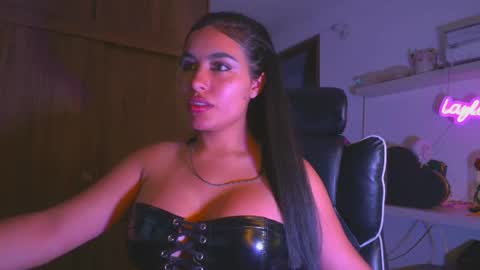 Snapshot of layla_nicols chatting on 07.16.26 Layla online show from 07.16.26