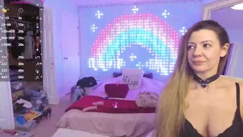 Laylaa Dreams online show from 10.29.25