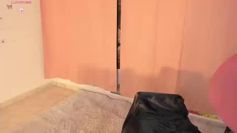 LAYLA online show from 09.11.25