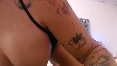 Snapshot of laylacruz chatting on 09.10.25 laylacruz online show from 09.10.25