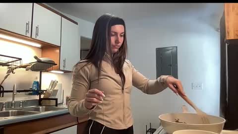 laylahlaylah1 online show from 12.15.25