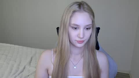 Snapshot of laylapretty001 chatting on 10.07.25 LaylaPretty001 online show from 10.07.25