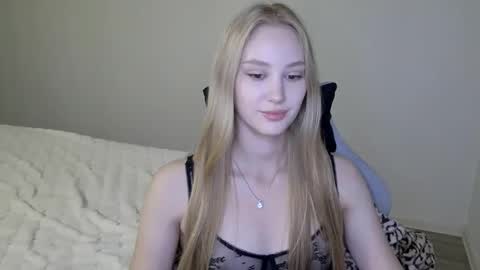 Snapshot of laylapretty001 chatting on 10.17.25 LaylaPretty001 online show from 10.17.25