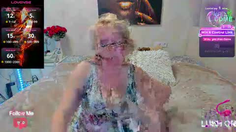 Snapshot of laylaroma chatting on 12.19.25 laylaroma online show from 12.19.25