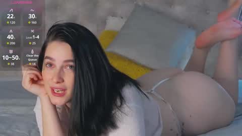 Snapshot of leah_brooks chatting on 11.19.25 Dia online show from 11.19.25