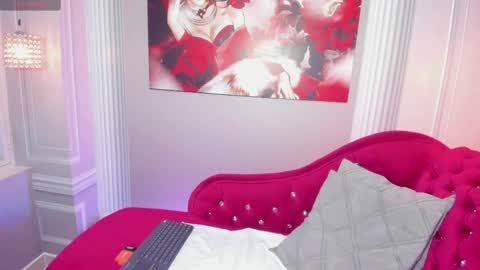 Snapshot of leah_naughty4u chatting on 04.11.26 LEAH online show from 04.11.26