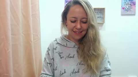 Snapshot of leah_susman chatting on 12.05.24 leah_susman online show from 12.05.24