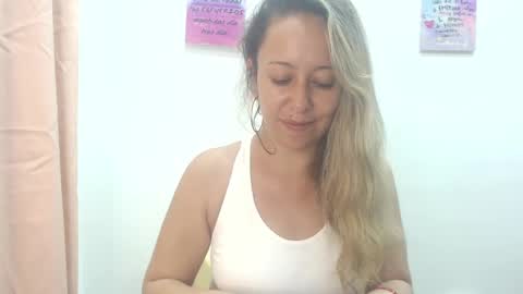 Snapshot of leah_susman chatting on 02.25.25 leah_susman online show from 02.25.25