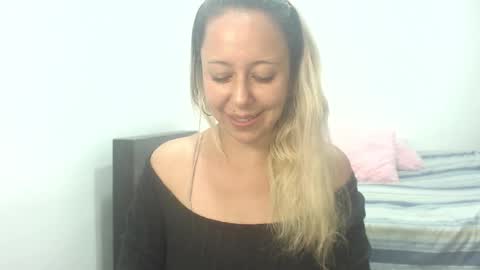 Snapshot of leah_susman chatting on 11.12.25 leah_susman online show from 11.12.25