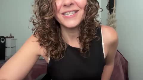 Leah Sparkles online show from 09.16.25