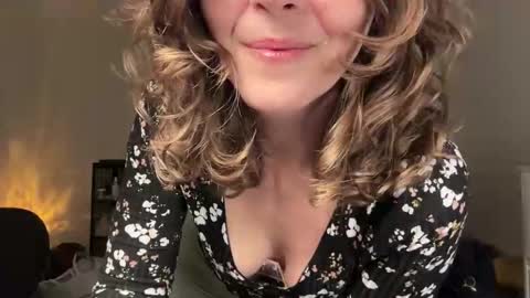 Leah Sparkles online show from 04.30.26