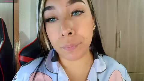 Snapshot of leahtemptation chatting on 04.14.26 leah online show from 04.14.26