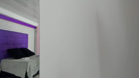 leamoreau__ online show from 11.01.25