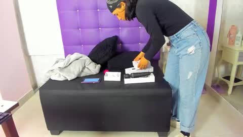 leamoreau__ online show from 11.14.25