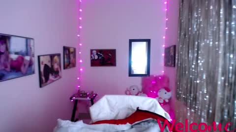 Snapshot of leandra_sex chatting on 02.14.25 Leandra online show from 02.14.25