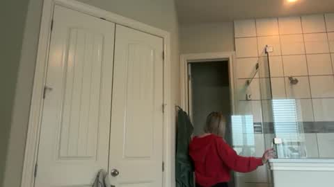 Snapshot of leanneluxecouple chatting on 12.22.25 leanneluxecouple online show from 12.22.25