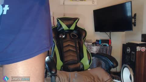 Snapshot of learoy chatting on 12.10.24 Learoy online show from 12.10.24