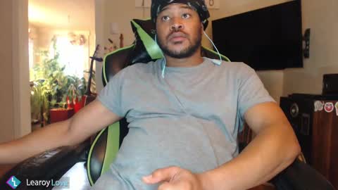 Snapshot of learoy chatting on 12.15.24 Learoy online show from 12.15.24