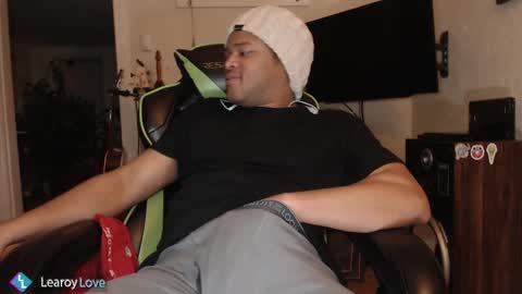 Snapshot of learoy chatting on 12.25.24 Learoy online show from 12.25.24