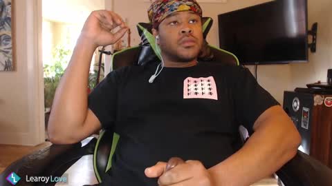 Snapshot of learoy chatting on 01.13.25 Learoy online show from 01.13.25