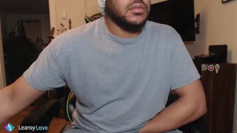 Snapshot of learoy chatting on 02.11.25 Learoy online show from 02.11.25